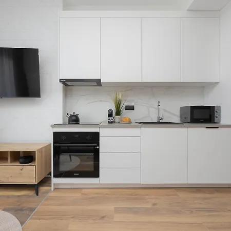 Deluxe Towarowa Towers With Parking & Ac By Renters Prestige