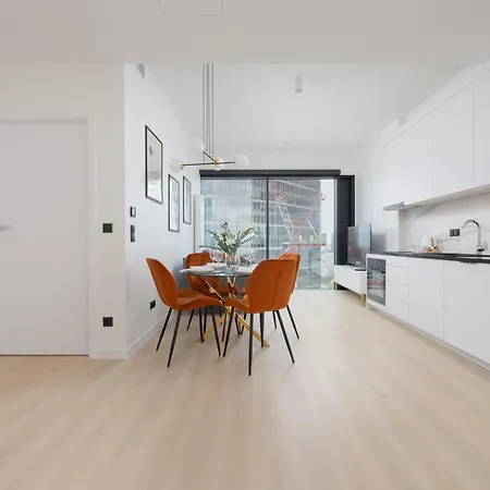 Deluxe Towarowa Towers With Parking & Ac By Renters Prestige Apartment Warsaw