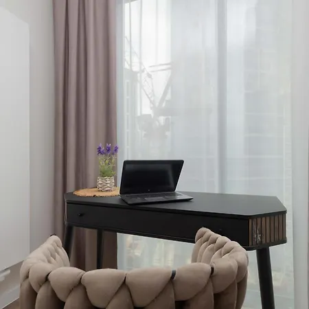 Deluxe Towarowa Towers With Parking & Ac By Renters Prestige
