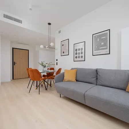 Deluxe Towarowa Towers With Parking & Ac By Renters Prestige