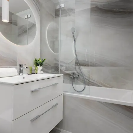 Apartamento Towarowa Towers Lux With Free Private Parking By Renters Prestige