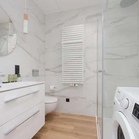 Apartamento Towarowa Towers Lux With Free Private Parking By Renters Prestige