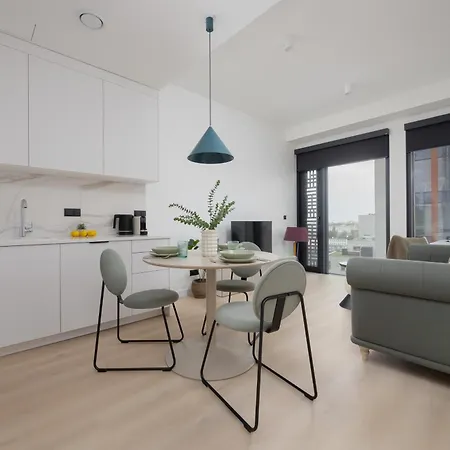 Apartamento Towarowa Towers Lux With Free Private Parking By Renters Prestige